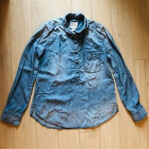 Guess Light Blue Chambray Shirt in Light Blue Size M